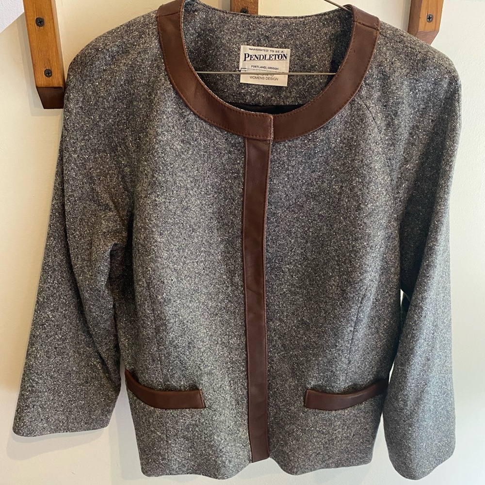 Pendleton wool blazer 3/4 length blazer. No size label but fits like 8/10